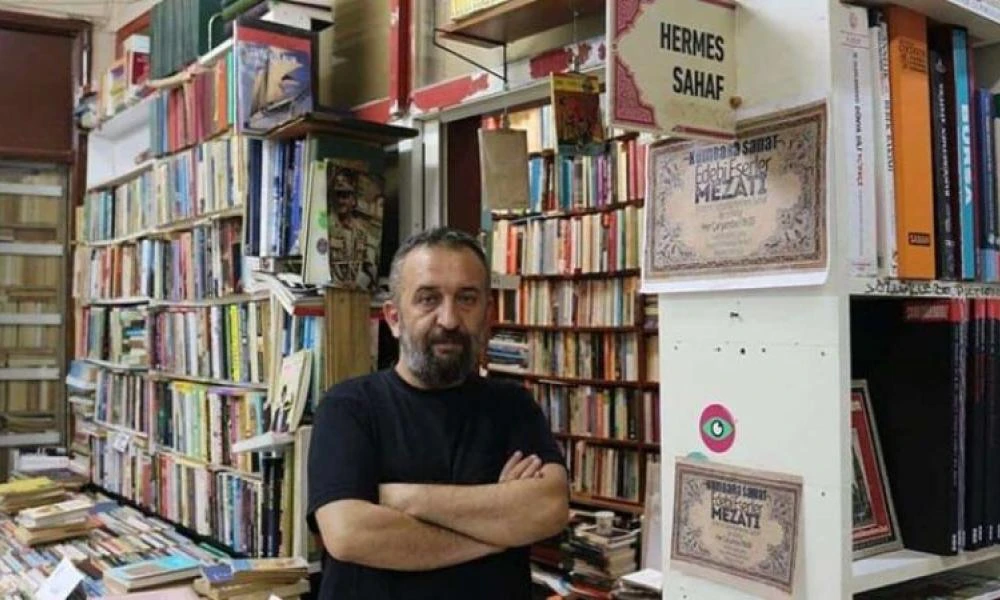 Γιατί η γαλλική μάρκα Hermès τα «έβαλε» με Τούρκο βιβλιοπώλη;